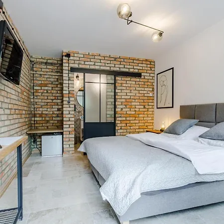 Lotnik Nad Jeziorem Penzion